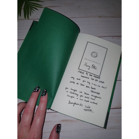 Fantastic Beasts and Where to Find Them, Wizarding World of Harry Potter Book - Picture 2 of 6